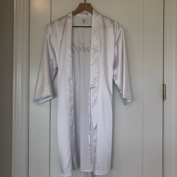 Bridal ‘Getting Ready’ robe 👰🏼 - Picture 3 of 4